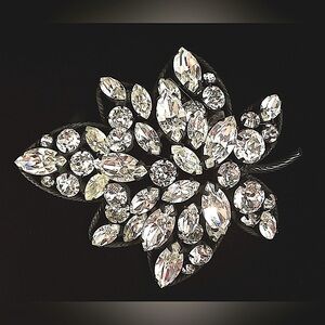 Vintage Regency japanned rhinestone leaf brooch​​​​​​